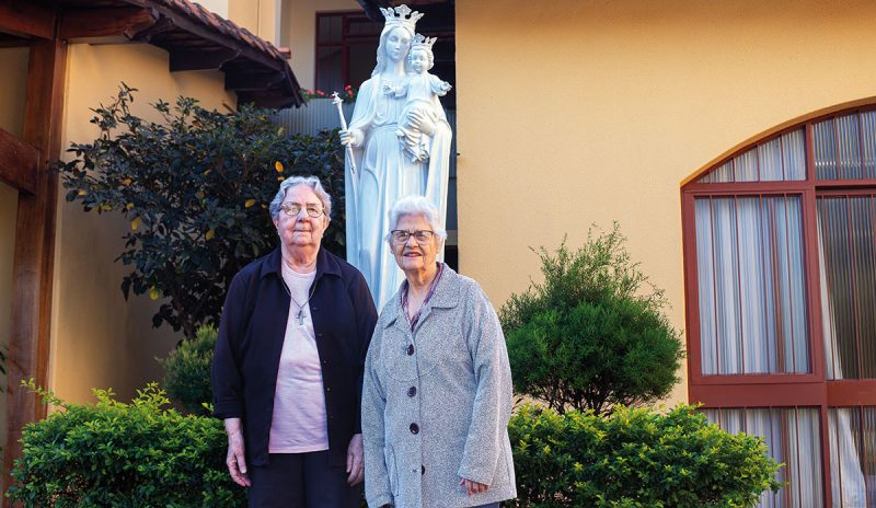 As irmãs Déa Martins Lima e Josefina de Magalhães Martins, residentes da Inspetoria Madre Mazzarello, participaram do projeto | Foto: Guilherme Simões