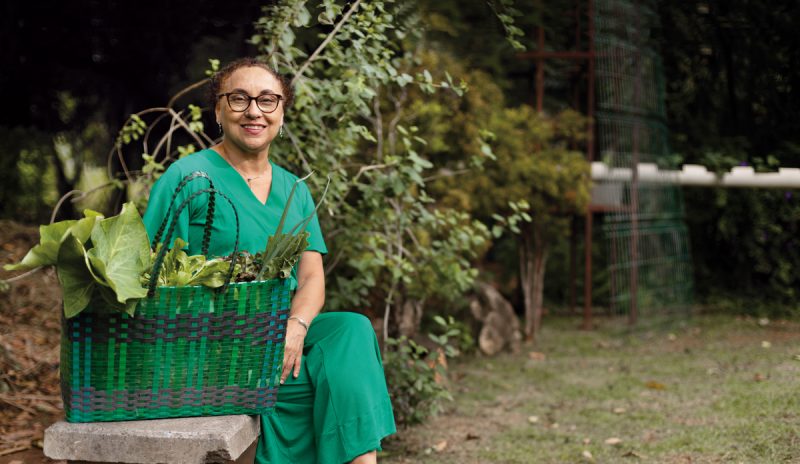 A Profª Jane Carmelita é uma das consumidoras das cestas de alimentos | Foto: Raphael Calixto