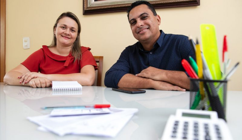 Leonardo Leão, com a esposa Lilian, conta que, a partir do projeto, ele e sua família perceberam o quão importante é o contador para o planejamento familiar | Foto: Raphael Calixto