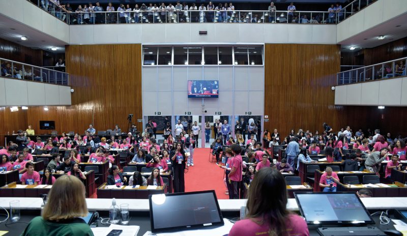 Sessão do Parlamento Jovem, na Assembleia Legislativa de Minas Gerais, com a participação de alunos do Ensino Médio | Fotos: Bruno Timóteo